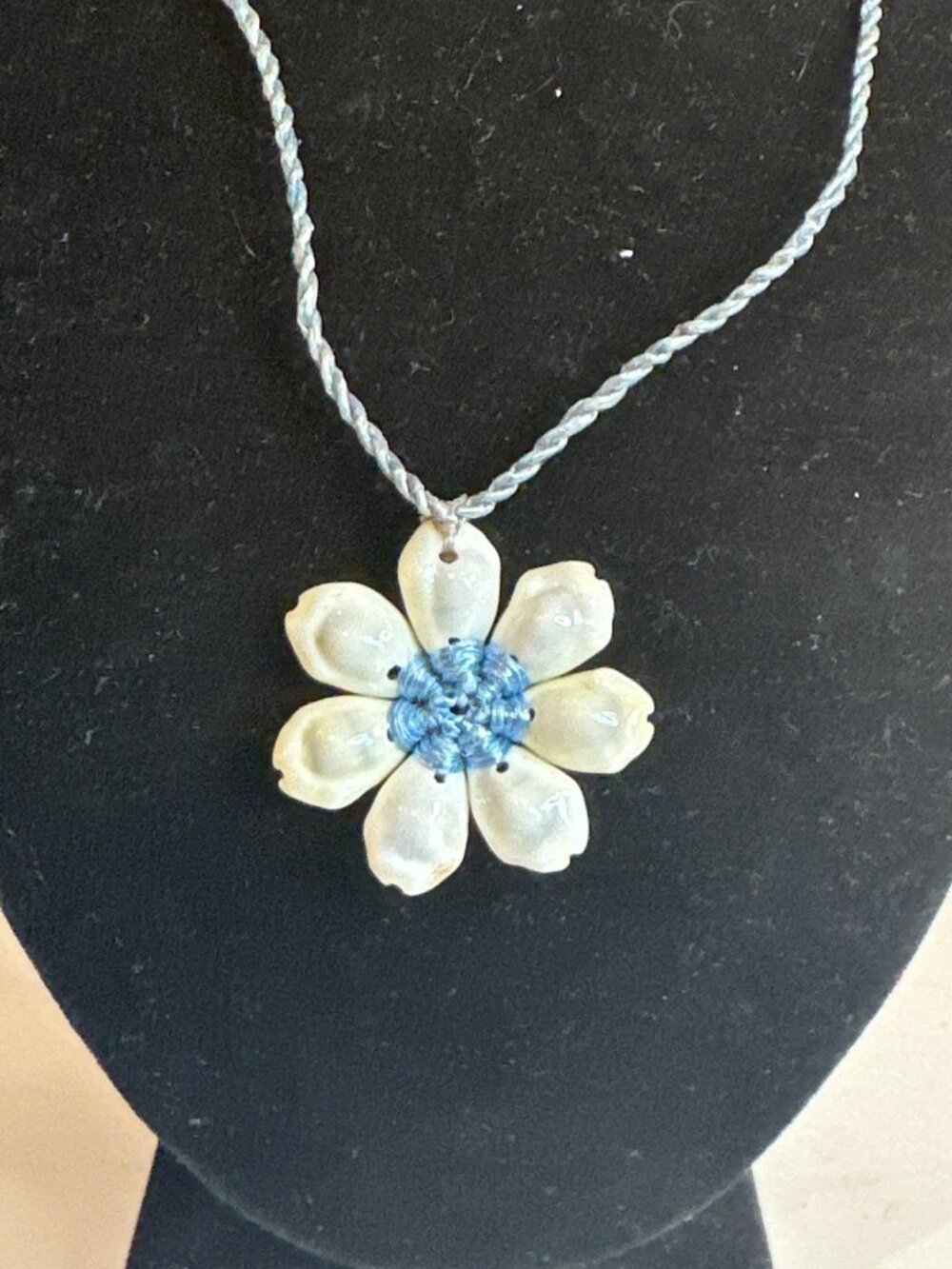 Handmade Flower Pendant Necklace Shell Petals Blue Woven Center Beach Surfer Y2K
